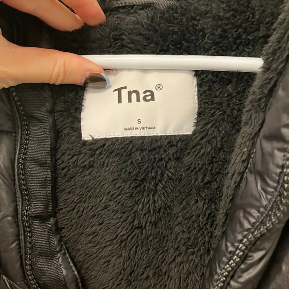 Aritzia Tnaction The Little Fuzzy Puff Puffer Coat in Black - Picture 4 of 6